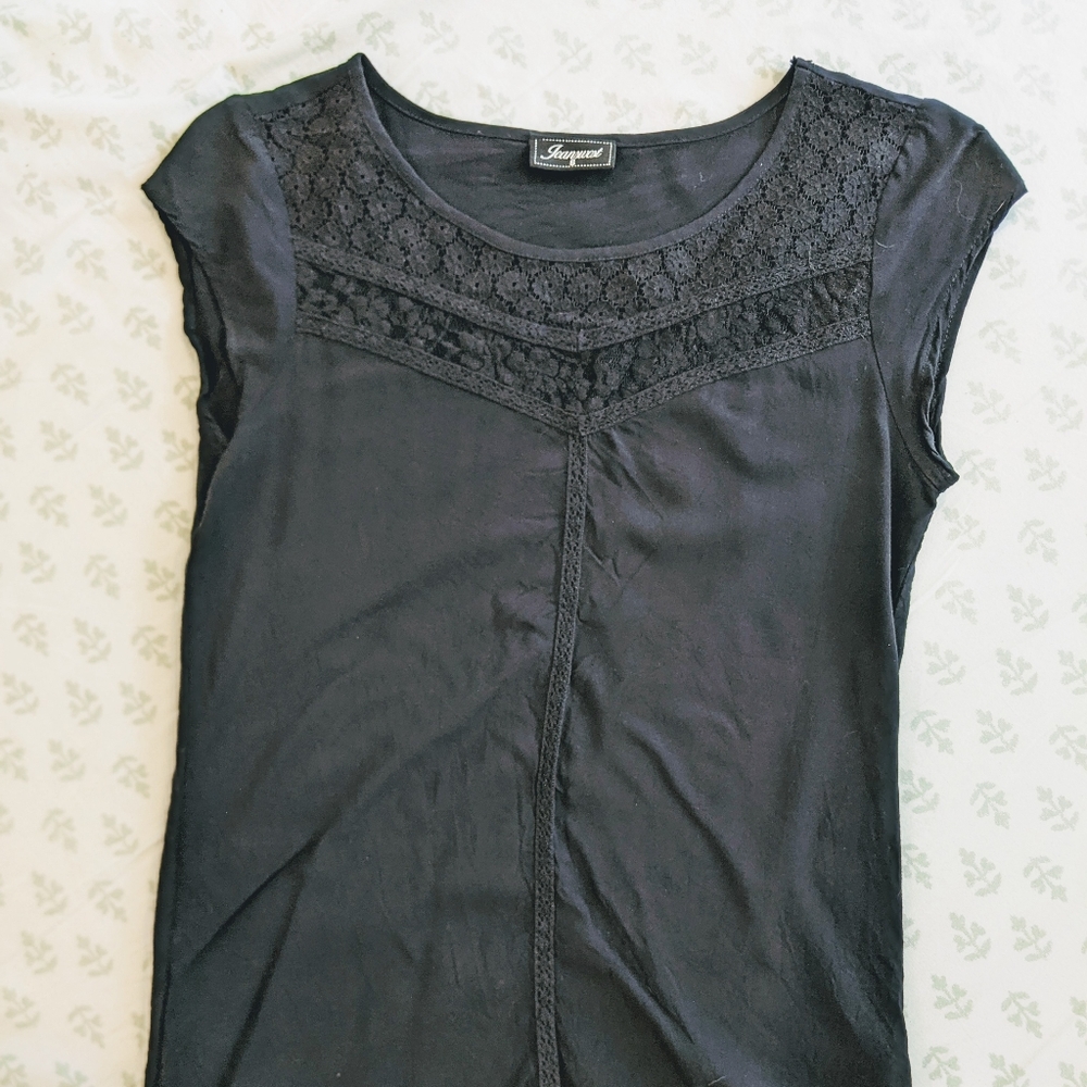 Blouse with lace detail